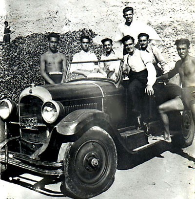 Foto de la carcocha Cleopatra que di orgen al nombre del Club Cleopatra. Adolfo Valverde, Fredi Larki, ..., Anbal La Rosa, Julio Lugon, Pablo de la Pascua y Carlos Roncagliolo.